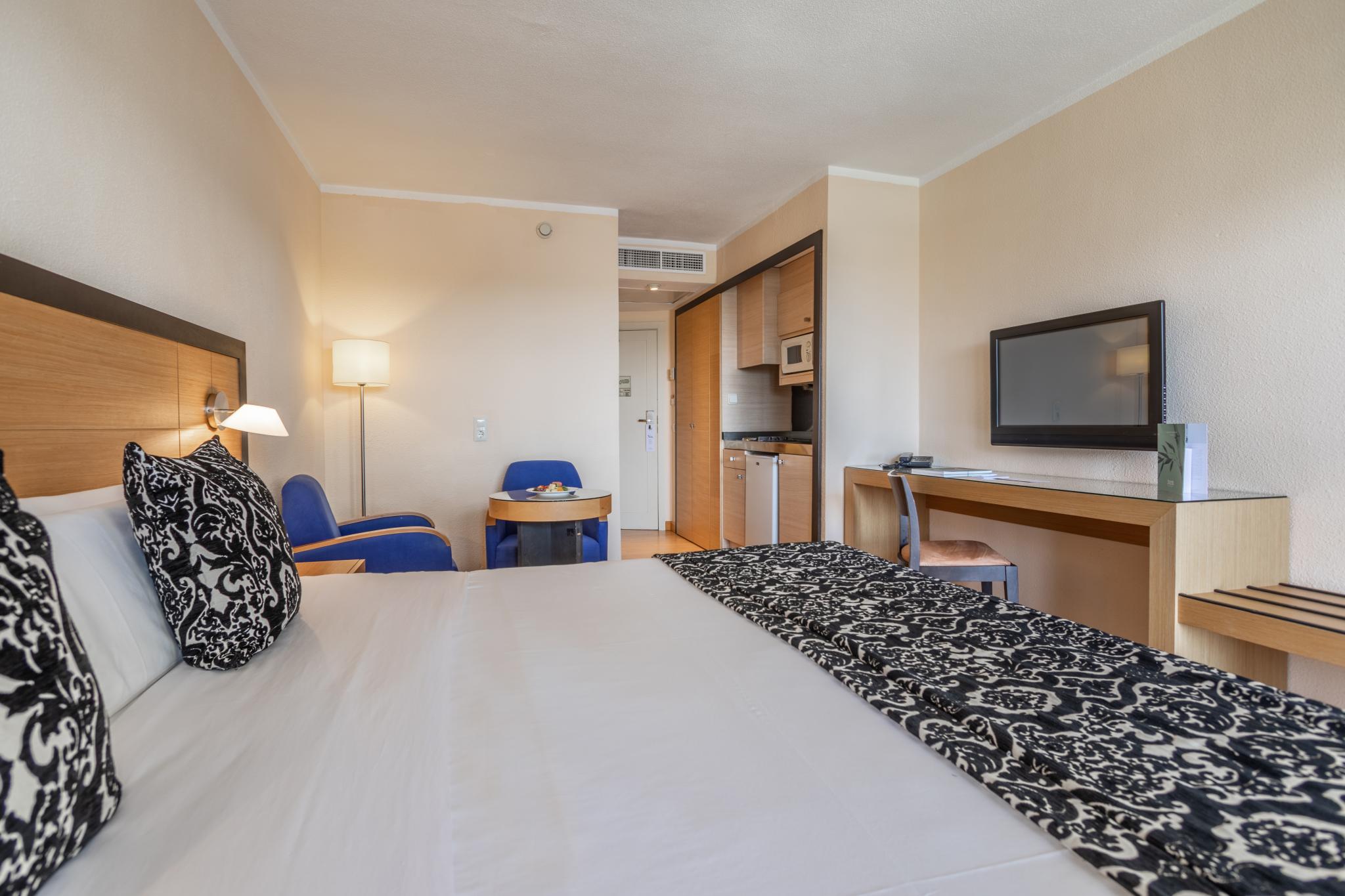 Zafiro Tropic Studio