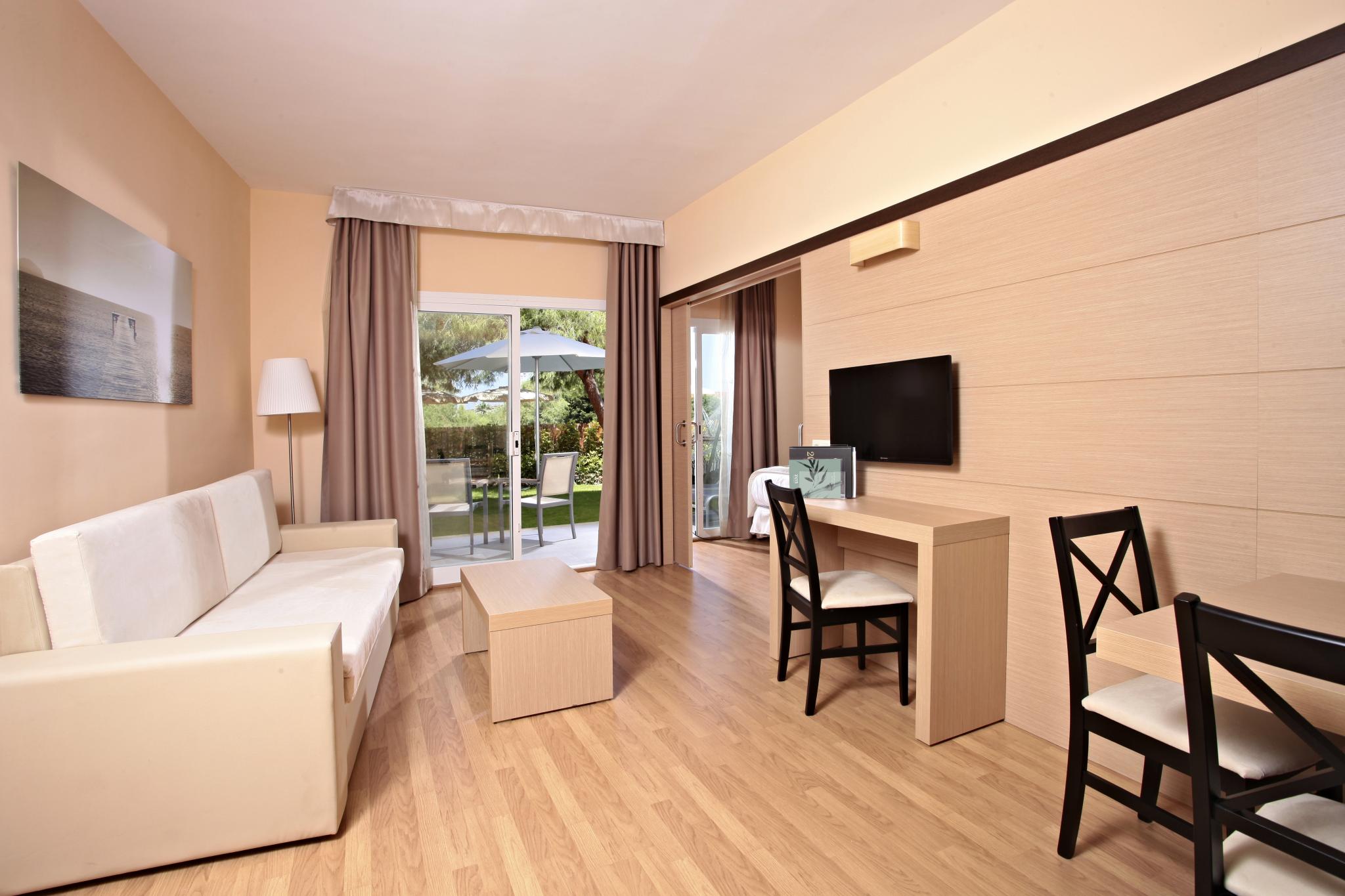 Zafiro Tropic Swim Up Double Apartment